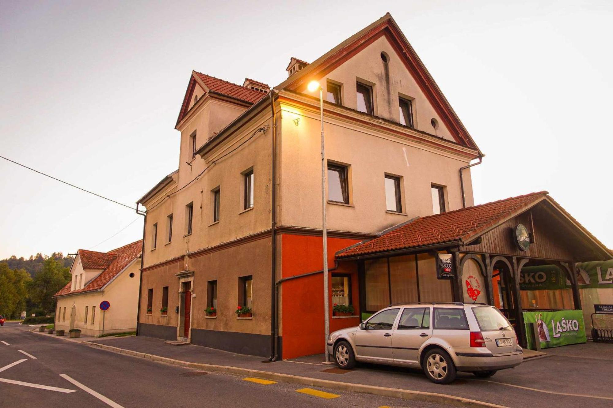 Laas Art Gallery Stari Trg pri Lozu Buitenkant foto
